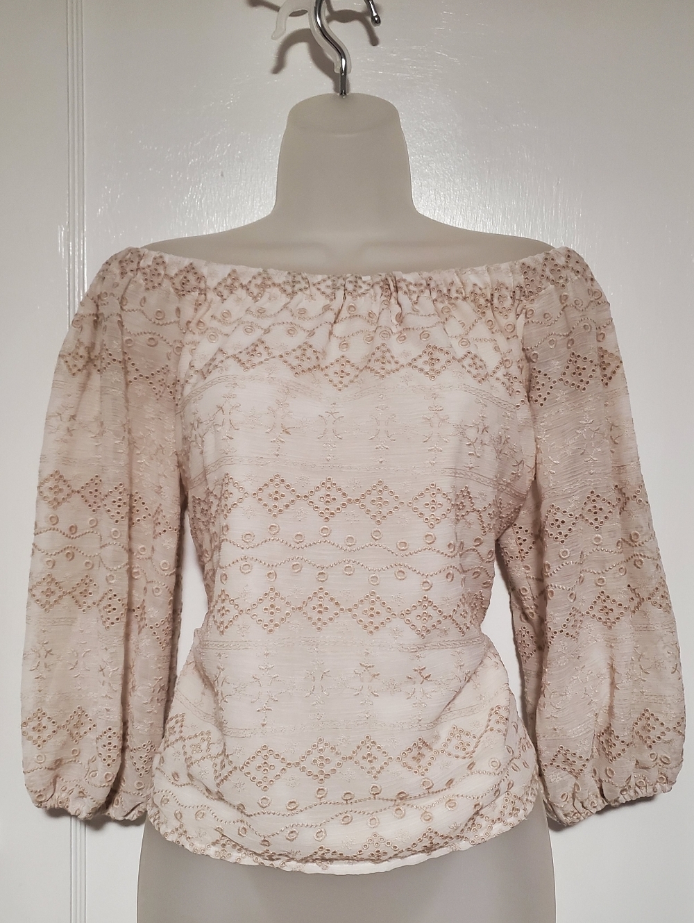 🆕️ Express Eyelet Off-Shoulder Peasant Top, sz M